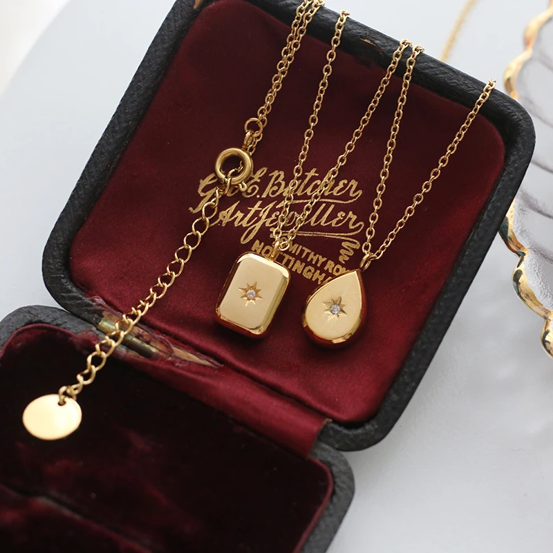 

Aesthetic Stainless Steel Women Jewelry Set Bee Rose Flower Compass Signet Pendant Plated Gold Chain Choker Necklaces for Women