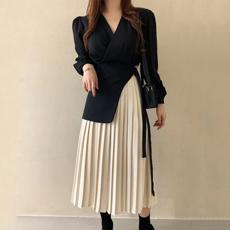 

Korea Chic Autumn V-neck Side Strap Waist Closing Stitching Fake Two-piece Color Contrast Long Pleated Dress 2022 Casual Dress