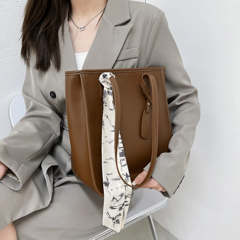 

Large Capacity Tote Bag Designer Silk Scarf Women's Shoulder Bag Luxury PU Leather Bucket Bag Handbags and Purses Female Clutchs