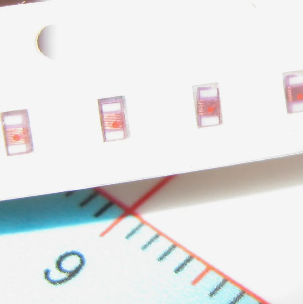 

Фиксированный адаптера переменного тока 0603CS AEC-Q200 39nH 5% 0.6A 0603CS-39NXJLW