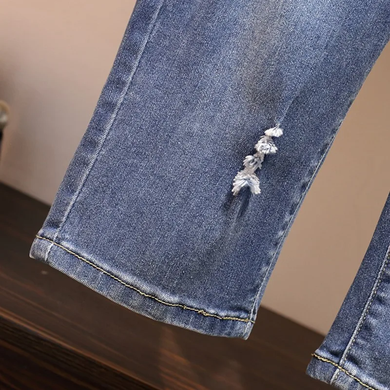 

Plus Size Women Summer Casual Jeans New Arrival 2021 Fashion Street Style Floral Embroidery Femlae Calf-length Denim Pants W306