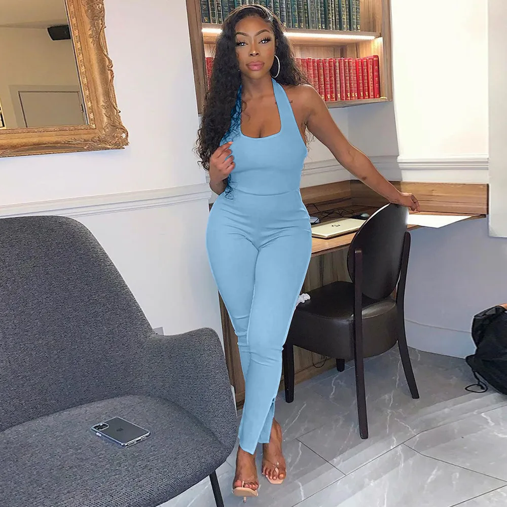 Женский комбинезон с лямкой на шее голубой слитный глубоким вырезом без рукавов