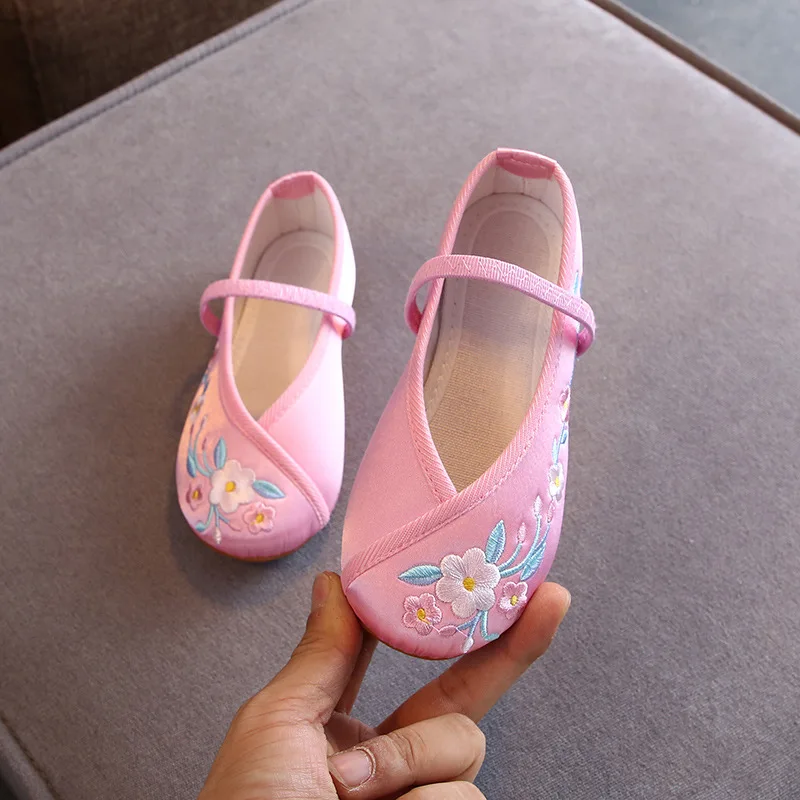 

Chinese Style Kids Shoes Girls Dancing Shoes Embroidered Casual Comfortable Children Flats Princess Shoes Spring Summer Autumn
