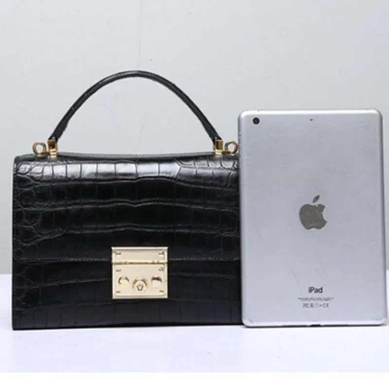 Рисунок 4 - Внутренняя женская сумка из крокодиловой кожи