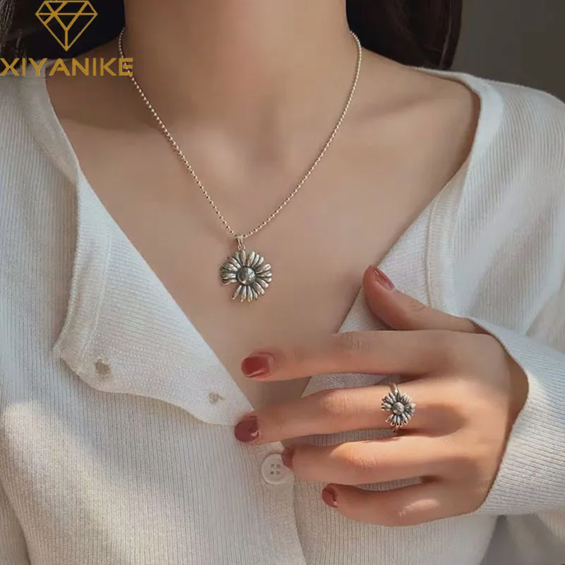 

XIYANIKE Silver Color Fashion Cute Daisy Pendant Necklace Charm Women Thai Silver Jewelry Elegant Party Accessories