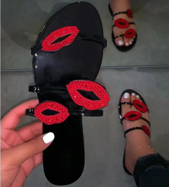 

Gold Spring /summer New 2020 Outdoor Wild Casual Flat Bottom Durable Bright Fashion Lips Rhinestone Women Slippers Home Sandals