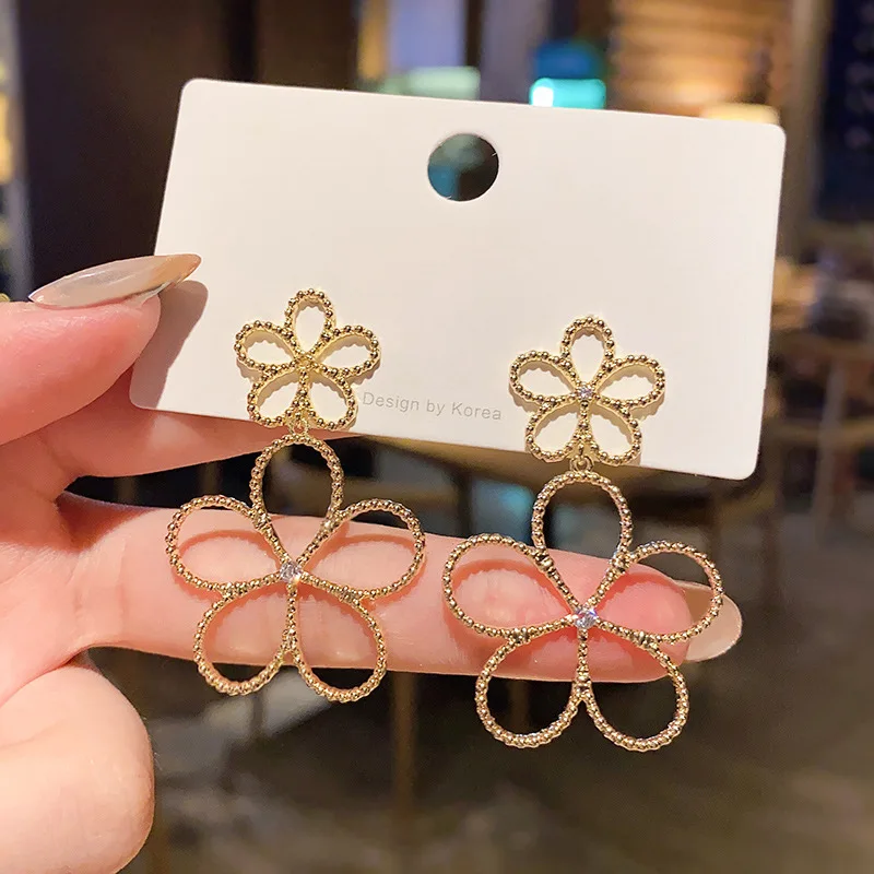 

Wholesale Sterling Silvers Needle Flower Earrings for Women New Earrings Wholesale Dropshipping