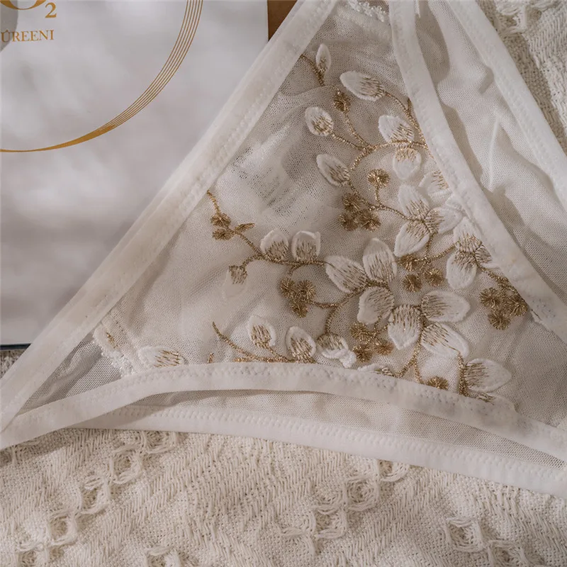 New Embroidery Lace Flowers  French Underwear Sexy Body Shaping Push Up Bra Set Romantic White Lingerie Bras and Panties Set