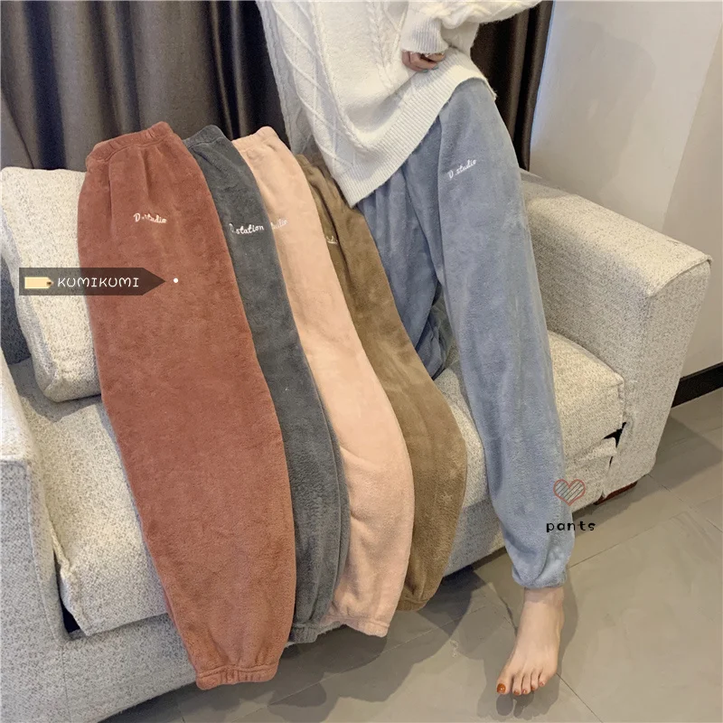 Утолщенные бархатные брюки кораллового цвета сохраняют тепло. Вы можете носить