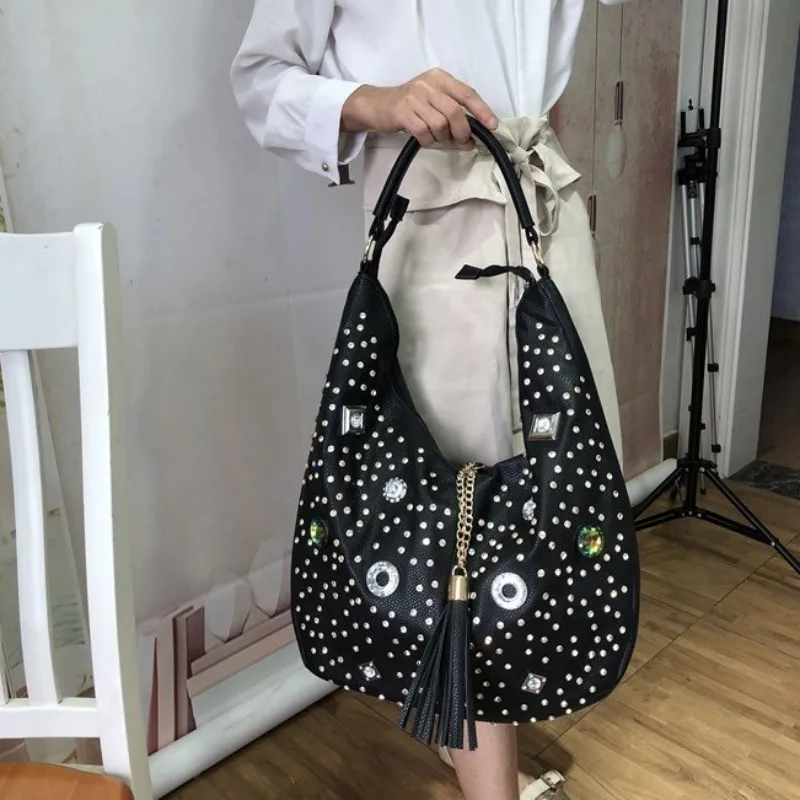 

Big Capacity Packing Women Pu Leather Shopping Bag Diamonds Rivet Shoulder Bags Half Moon Totes Chains Tassles Casual Handbag
