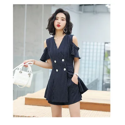 Женский костюм с шортами и двойным рядом пуговиц в полоску | Женская одежда
