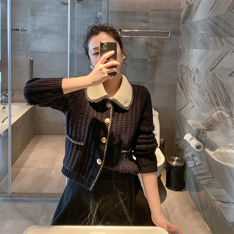 Женский свободный кардиган темно-синего цвета однобортный свитер с отложным