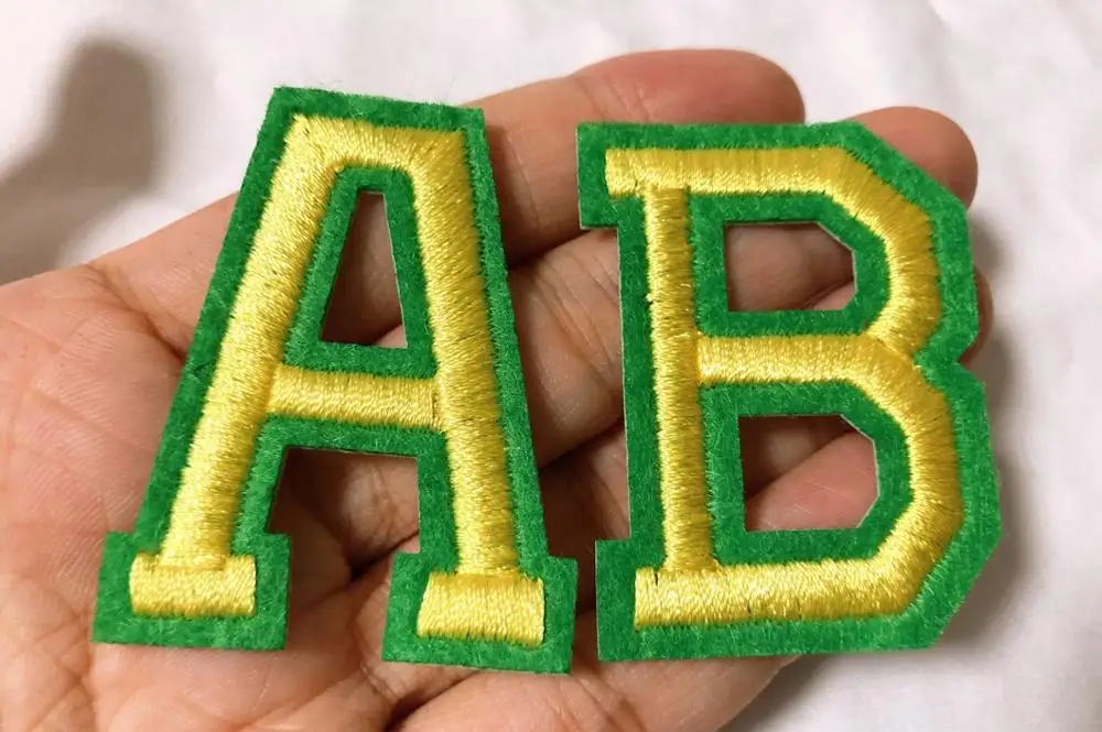 Зеленые буквы нашивки алфавит вышитые аппликации термоклейкие нашивки|Заплатки|