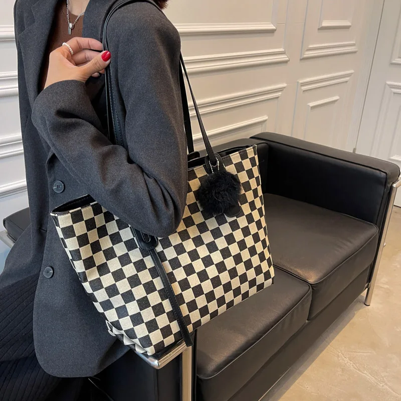 

Korean Style Women Plaid Checkered Handbag Female Shopping Bags Large Capacity Big Tote 2022 Winter Fashion Fur Shoulder Bags