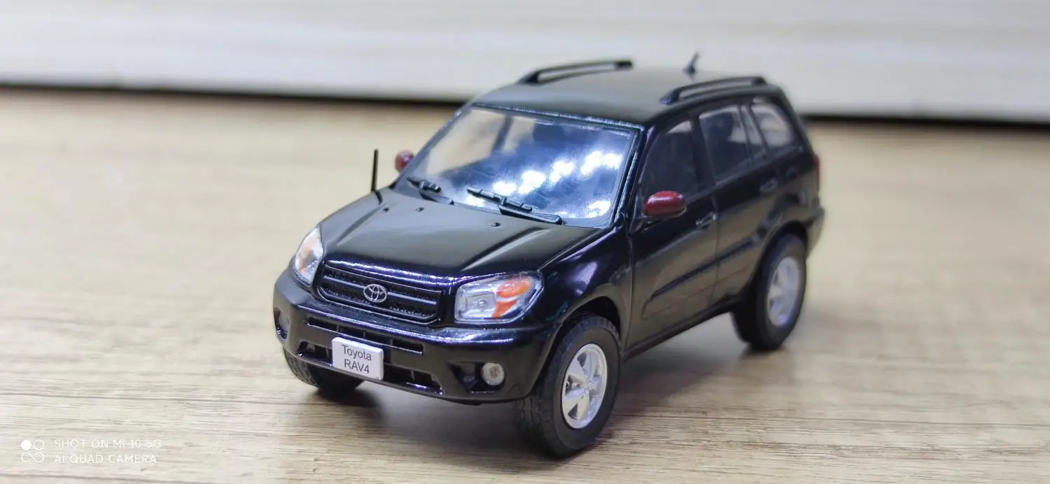 Модель автомобиля IXO 1:43 Toyota 05 RAV4 SUV из сплава металлические игрушки для детей