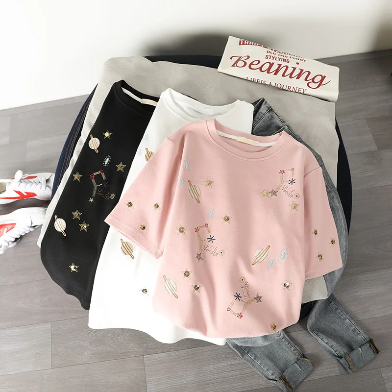 Женская футболка с короткими рукавами свободная розовая вышивкой и коротким