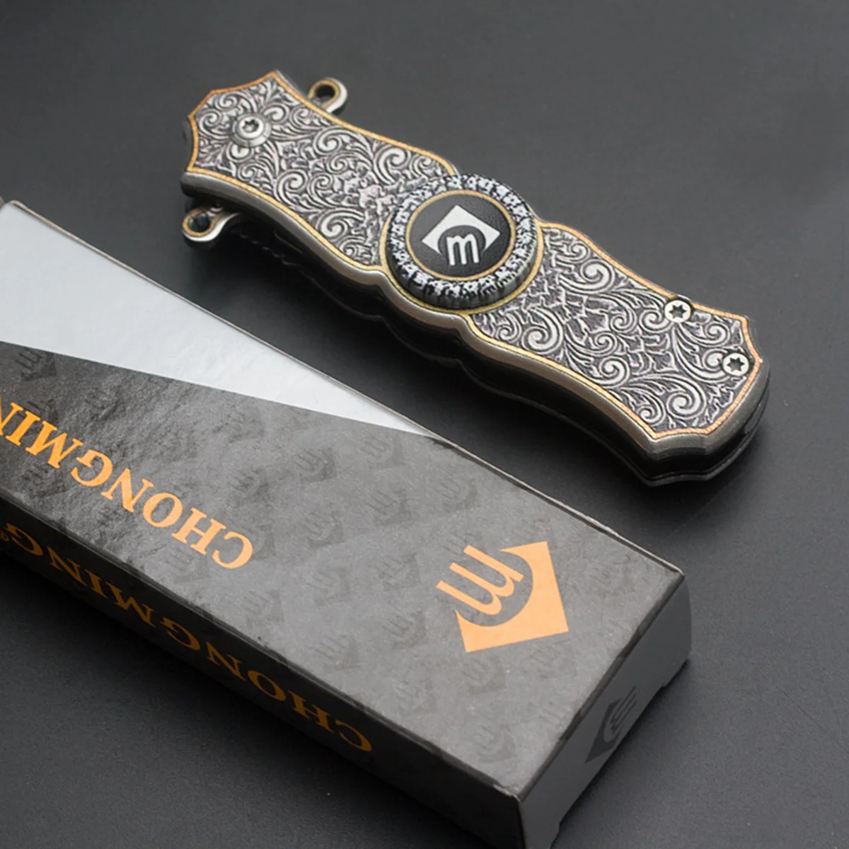 

Складной мини-инструмент для выживания с 3D принтом и декоративным узором