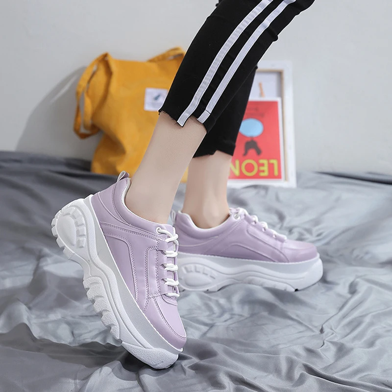 Женские кроссовки на массивной платформе Белые Повседневные вулканизированной