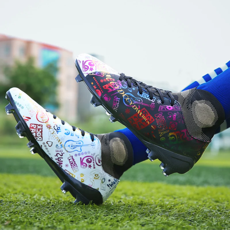 

2021 new cool two-color male high-top outdoor training long nail short nail couple non-slip wear-resistant football shoes
