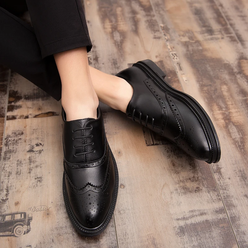 

Mens spring fashion leather shoes male casual Carved male formal brogue dress lace up wedding shoes for young Bullock men shoes