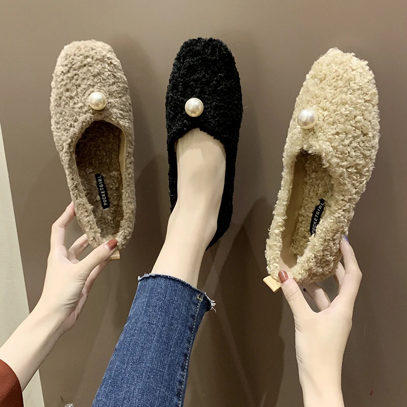 

Туфли женские плюшевые однотонные, теплые лоферы, без застежки, Повседневная Удобная обувь на плоской подошве, с жемчугом, пикантные, зима