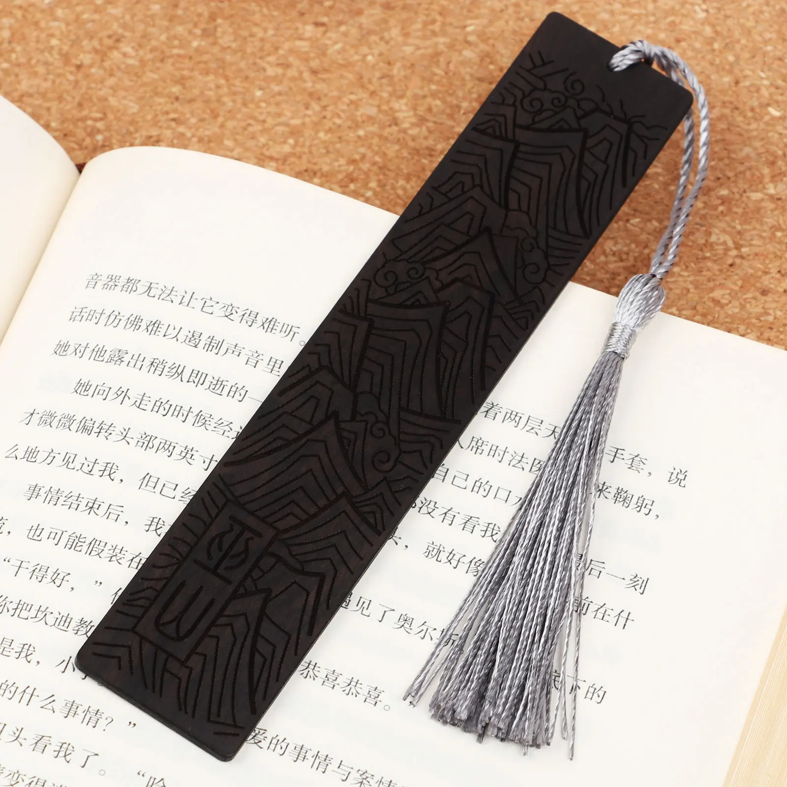 

2 Piecse Wooden Bookmark Gift Box Set Handmade Natural Wooden Carving Book Mark