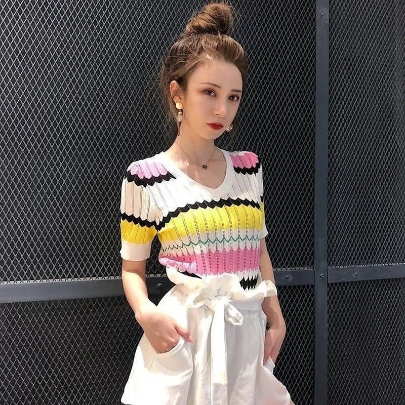 

2021 Summer New Ice Silk Short Sleeve T Shirt Female V-neck Print Sexy Hollow Knitted Sweater Thin T-shirt Ladies Tees Y341