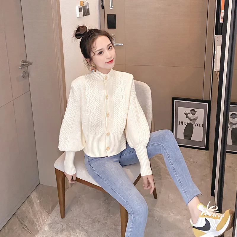 

2021 pure color twist knitting cardigan restoring ancient ways round collar short lantern sleeve of the women's sweater