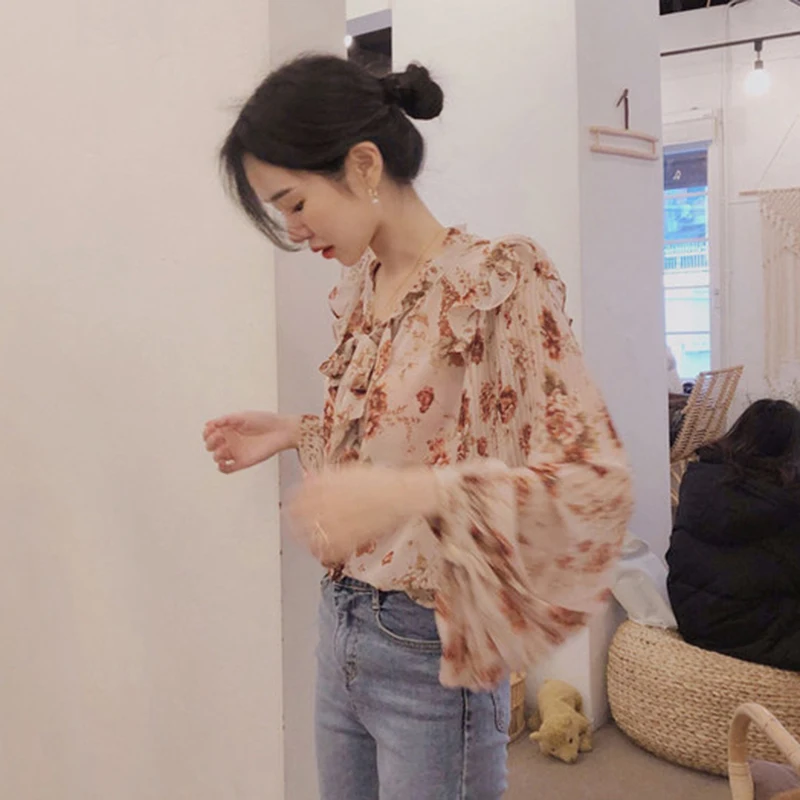 Женская шифоновая блузка с рукавами-фонариками V-образным вырезом и цветочным