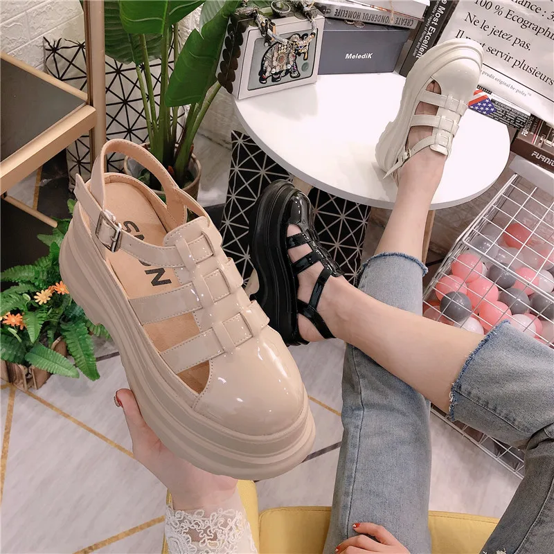 

British patent leather toe cap platform platform sandals, small height, Roman shoes, back empty, hole shoes, women's shoes