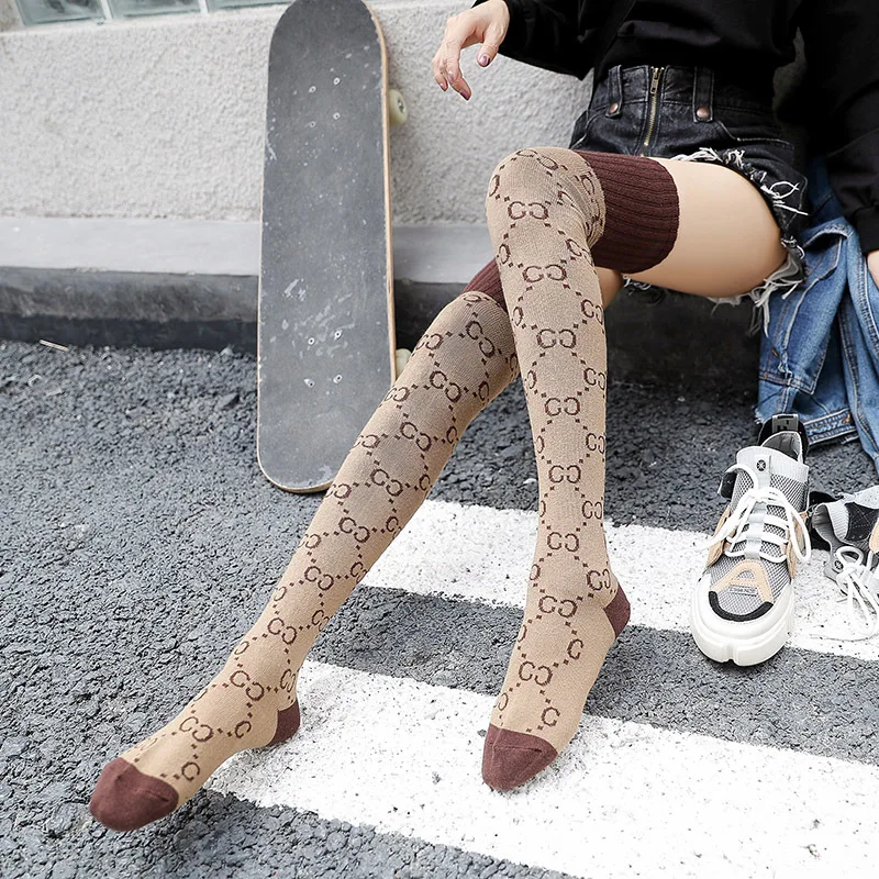 Коллекция 2018 года Новые Гольфы на осень и зиму разноцветные с буквенным принтом