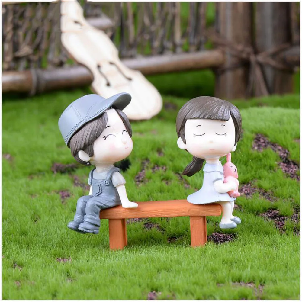 

1set Cartoon Lovely Couple Chair Resin Figurines Miniatures Fairy Garden Home Decor Desk Garden Decorative Craft