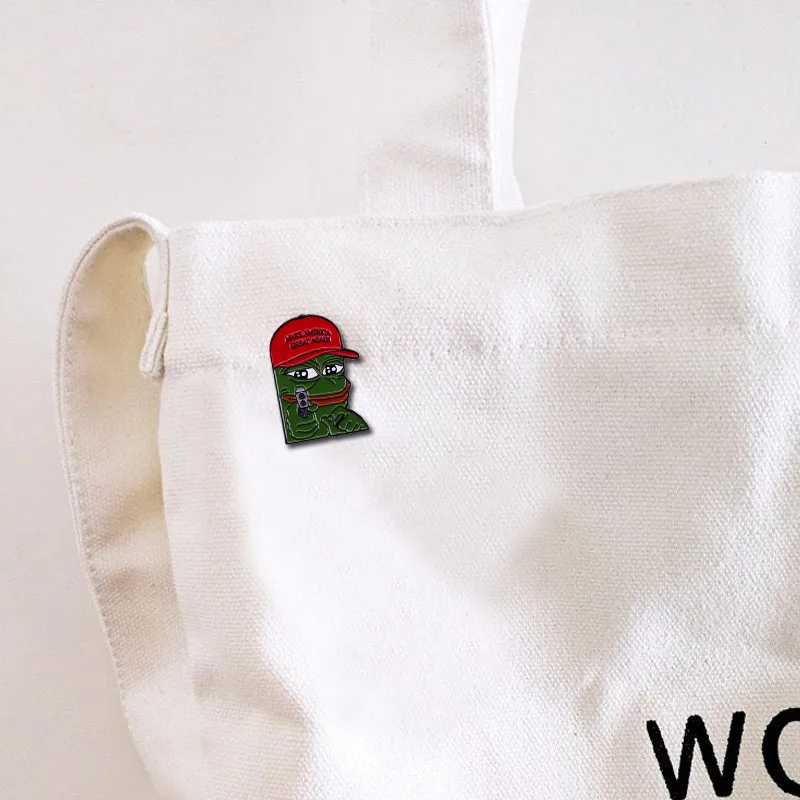 Эмалированный значок с мемом Дональда Трампа Пепе | Украшения и аксессуары