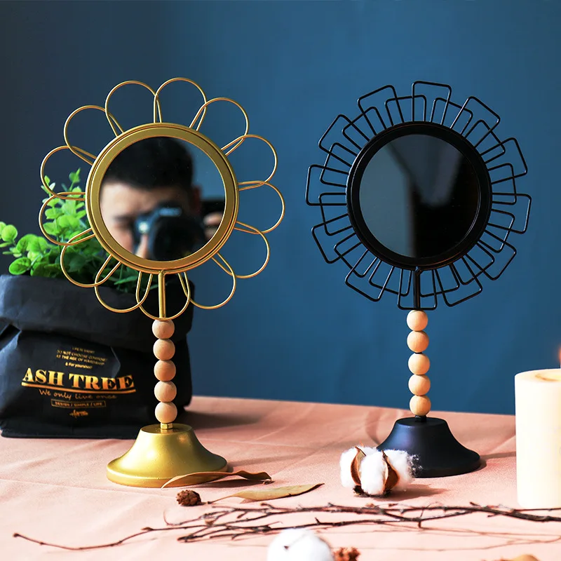 Зеркало для макияжа круглое Золотое в скандинавском стиле декоративная