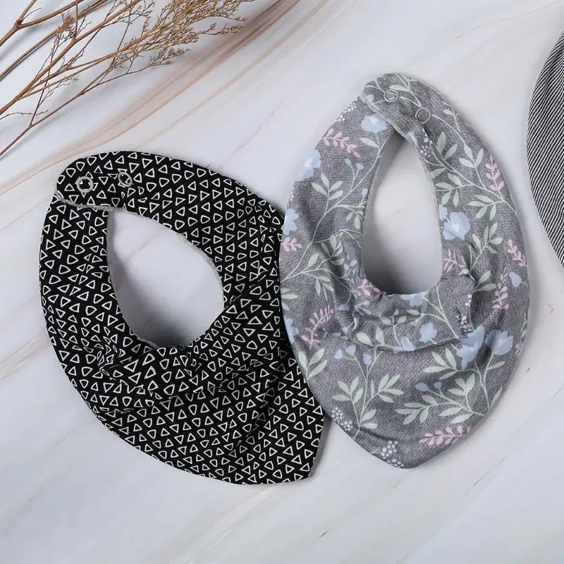 Нагрудник детский треугольный непромокаемый с цветочным принтом | Детская