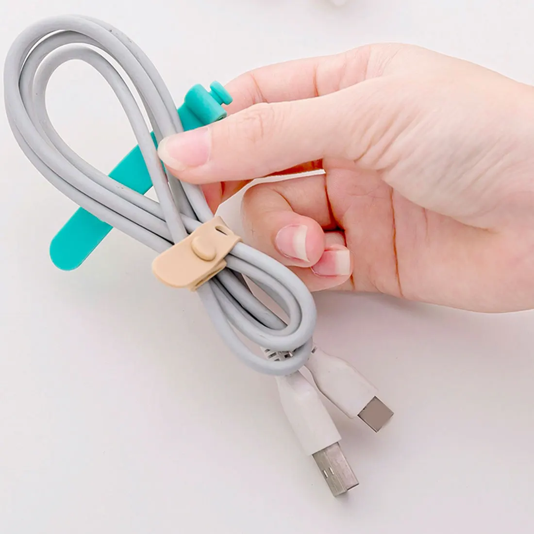 

4Pcs Universal Line Storage Clip Desk Organizer Winder Portable Earphone Data Cable Storage Buckle Organizer