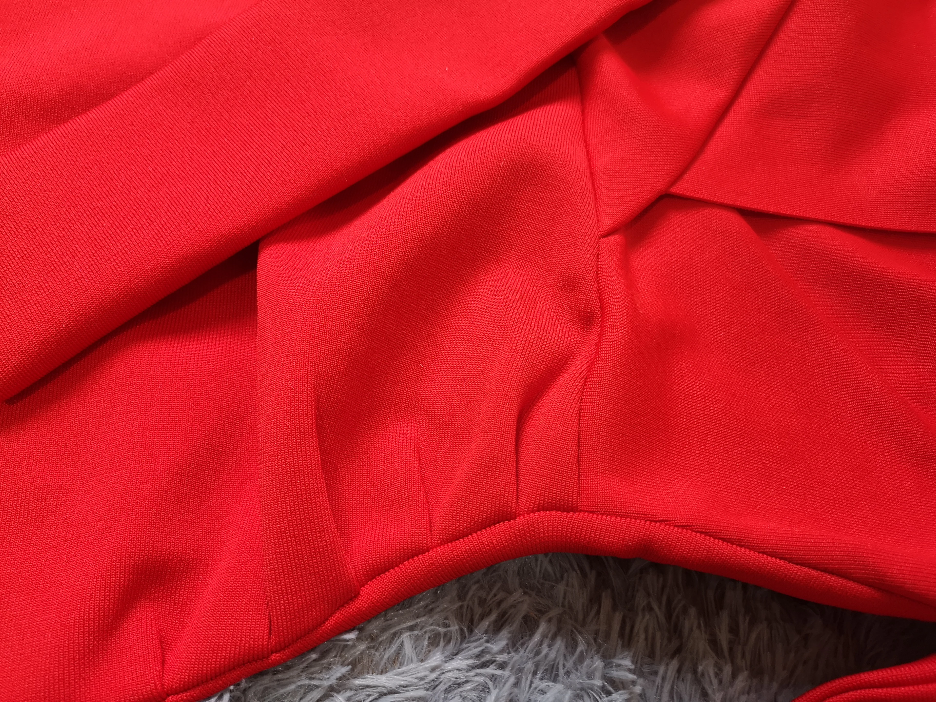 Женское облегающее платье до колен с V-образным вырезом и длинным рукавом - купить