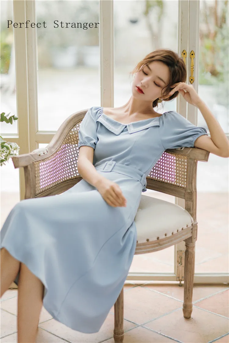 Женское длинное платье с рукавами-фонариками в студенческом стиле воротником