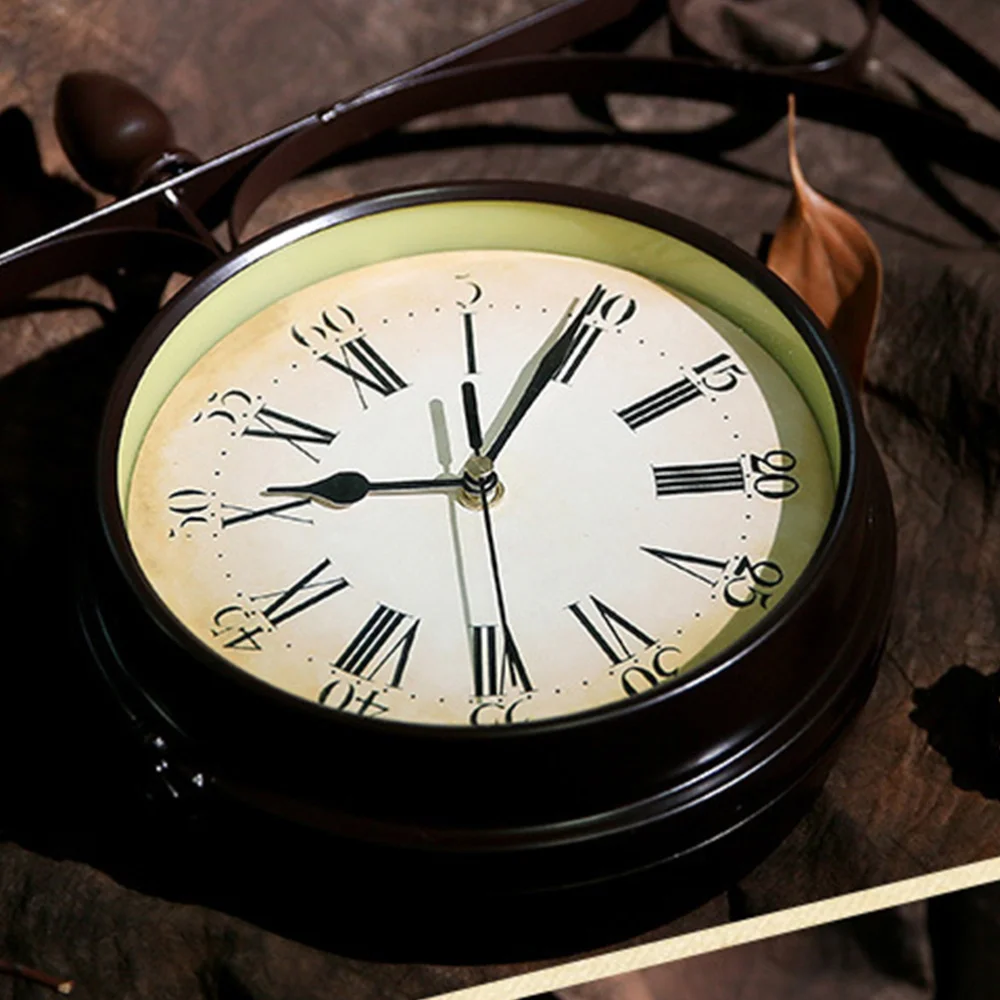 

Hanging Clock Decor Retro Beautiful Iron Clock for Home Store Hotel (Battery)