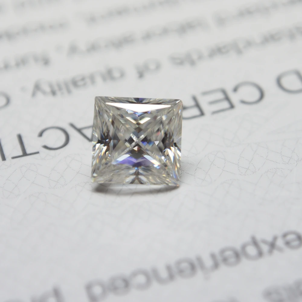 

Драгоценный камень GRA Princess Cut Moissanite 8x8 мм 3 карата VVS1 цвет GH синтетический бриллиант