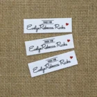 80 шт. Гладильные этикетки, логотип или текст, персонализированный бренд, этикетки для одежды, индивидуальный дизайн, бирки для ткани (YT081)