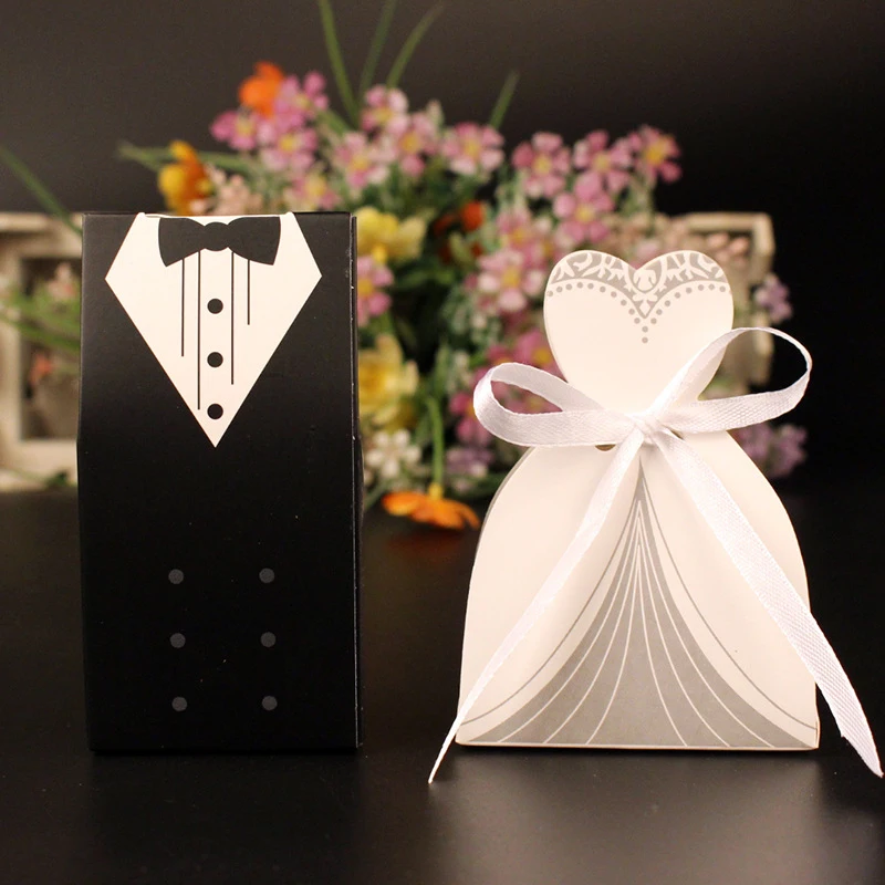 

50pcs Bride And Groom Dresses Wedding Candy Box Gifts Bags Wedding Decoration Kraft Wedding Favors And Gifts Box Party Favor Bag