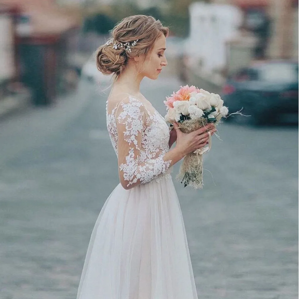 

2021 New Round Neck Wedding Dress, Lace Applique, Long Sleeves, Elegant Temperament, Long Mopping Wedding Dress