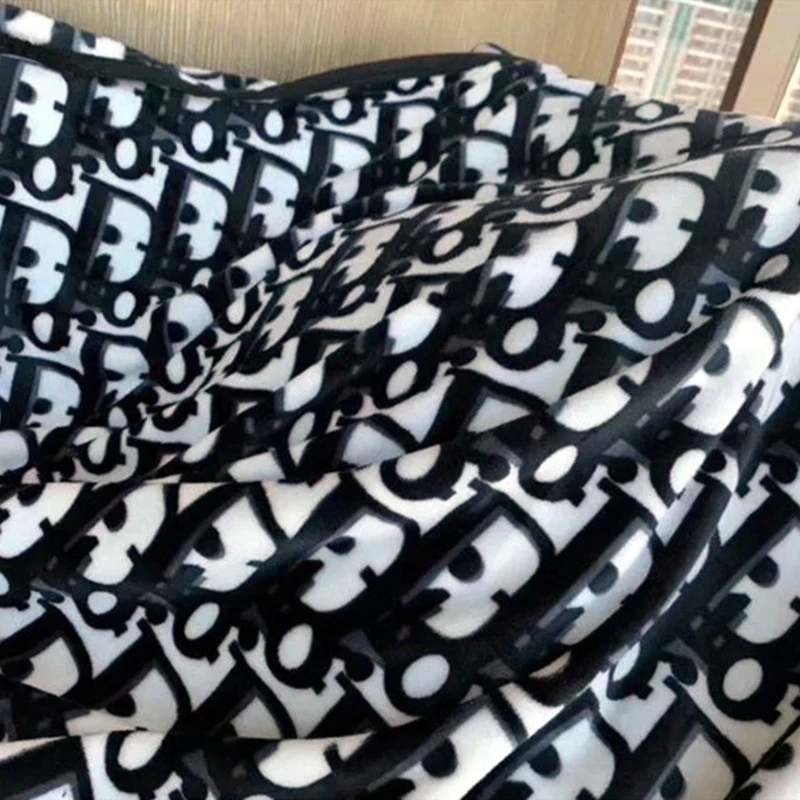 

Luxury fashion four seasons soft blanket son flannel blanket winter bed linens soft shawls nap blanket 900 g no box