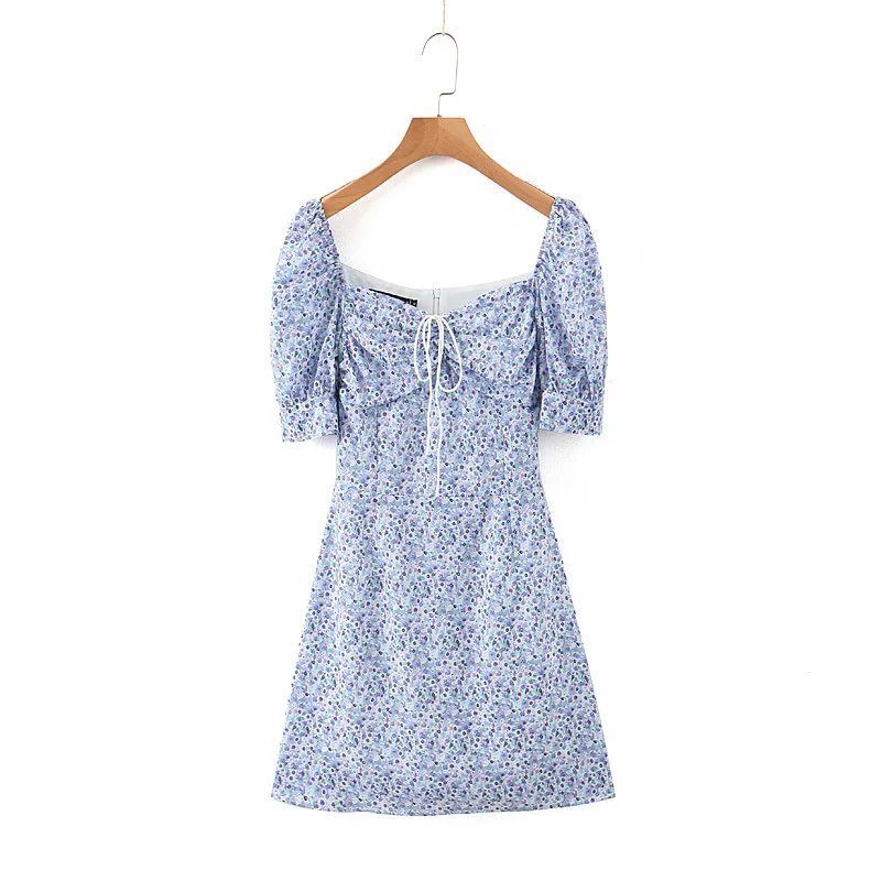 Платье женское летнее белое с квадратным вырезом коротким рукавом и цветочным