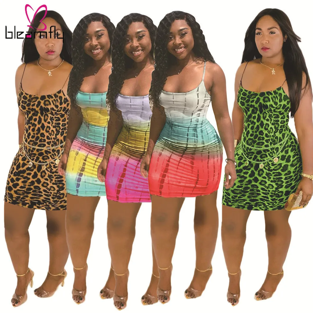 Летнее женское платье на бретельках без рукавов с леопардовым принтом мини миди