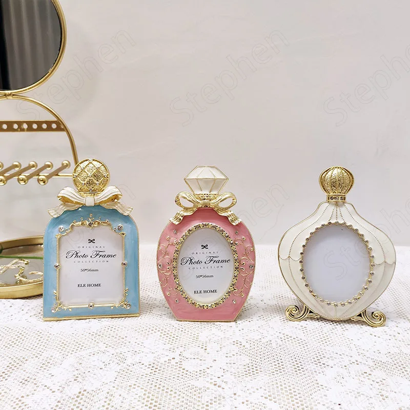 

Creative Bow Metal Frames for Pictures European Classical Small Golden Crown Diamond Decorative Photo Frame Ornaments Home Decor