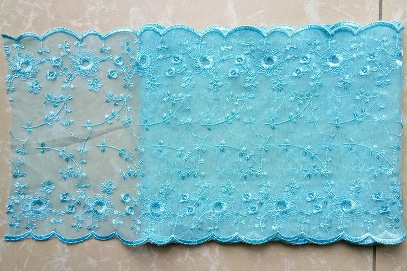 14 м сеточка вышитая цветами и кружевной отделкой с двух сторон платье куклы