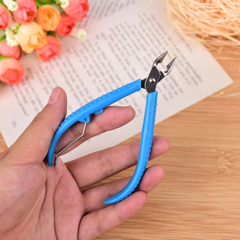 

1pcs Plastic Handle Nail Cuticle Nipper Cutter Clipper Manicure Pedicure Trim Dead Skin Cuticle Tool Color Randomly