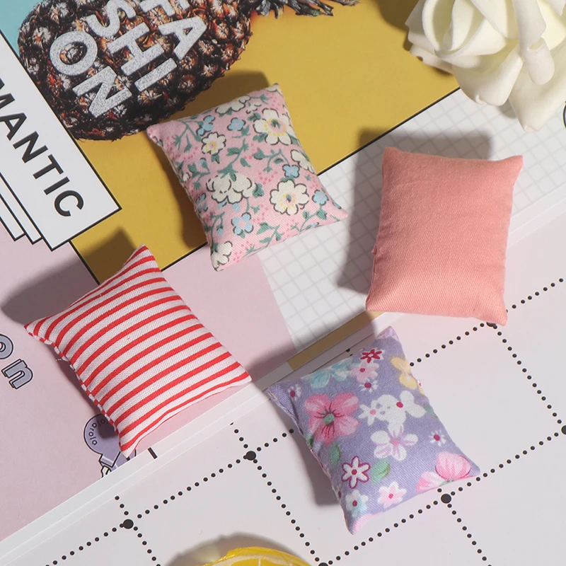 

2PCS Cute Flower Pillow Cushions For Sofa Couch Bed For For Doll House 1/12 Dollhouse Miniature Furniture Toys